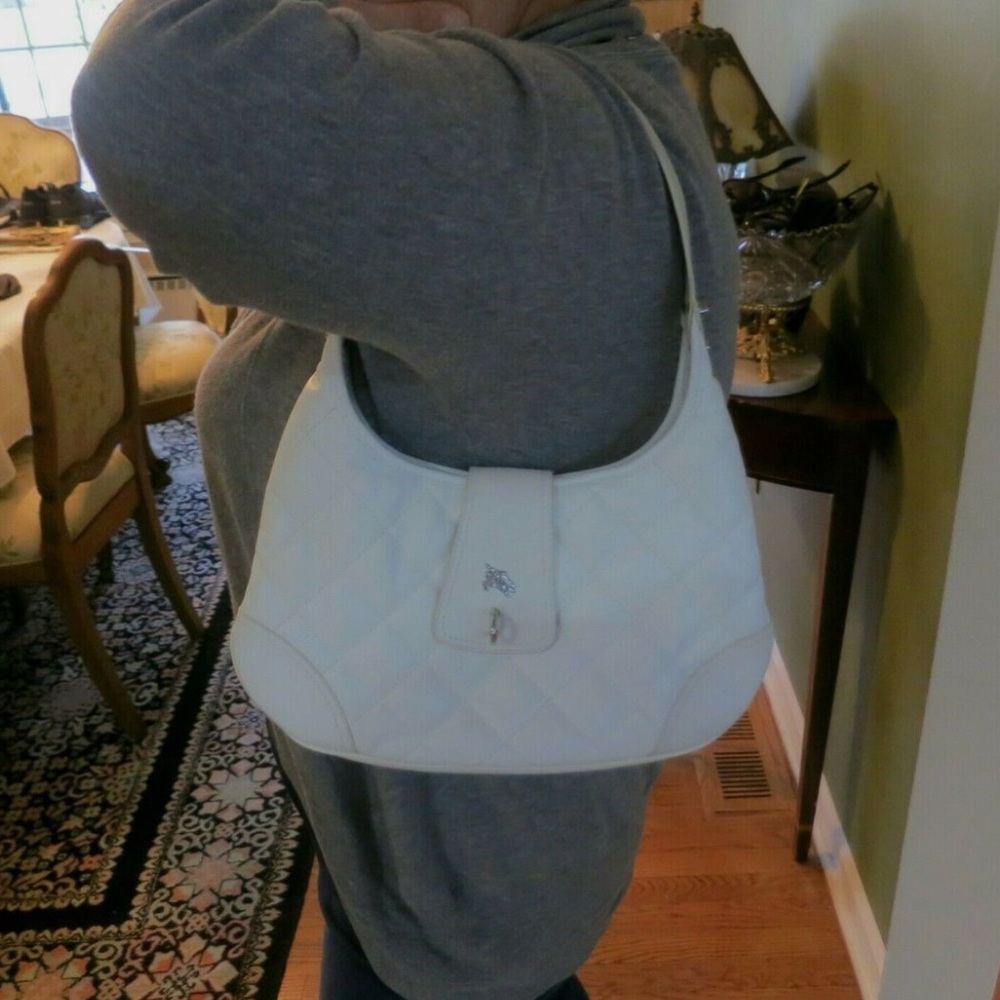 RARE! White BURBERRY quilted leather LUXE shoulder bag with lock & key & dustbag - Picture 9 of 10